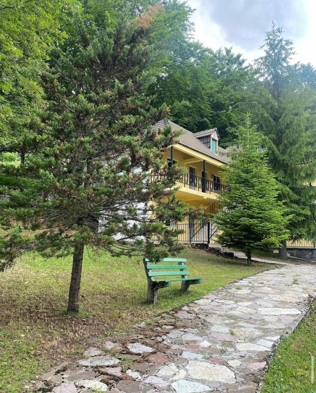 Bujtina Te Grima Hotel Theth Bagian luar foto